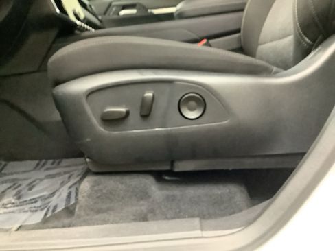 Used 2025 GMC Acadia Elevation FWD image 14