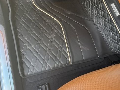 Used 2019 BMW 750i image 8