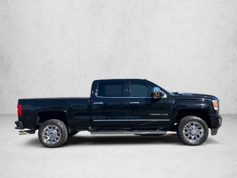 Used 2018 GMC Sierra 2500 Denali w/ Duramax Plus Package AWD/4WD image 4