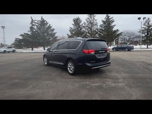 Used 2019 Chrysler Pacifica Limited image 31