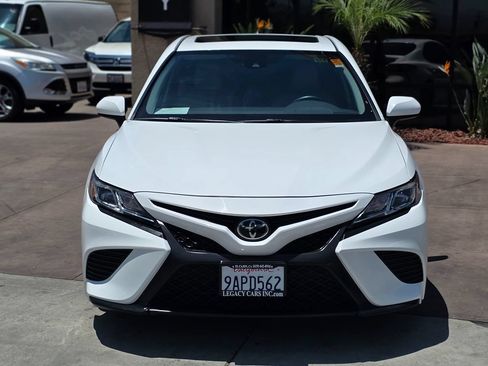 Used 2019 Toyota Camry SE w/ Carpet Mat Package FWD image 4