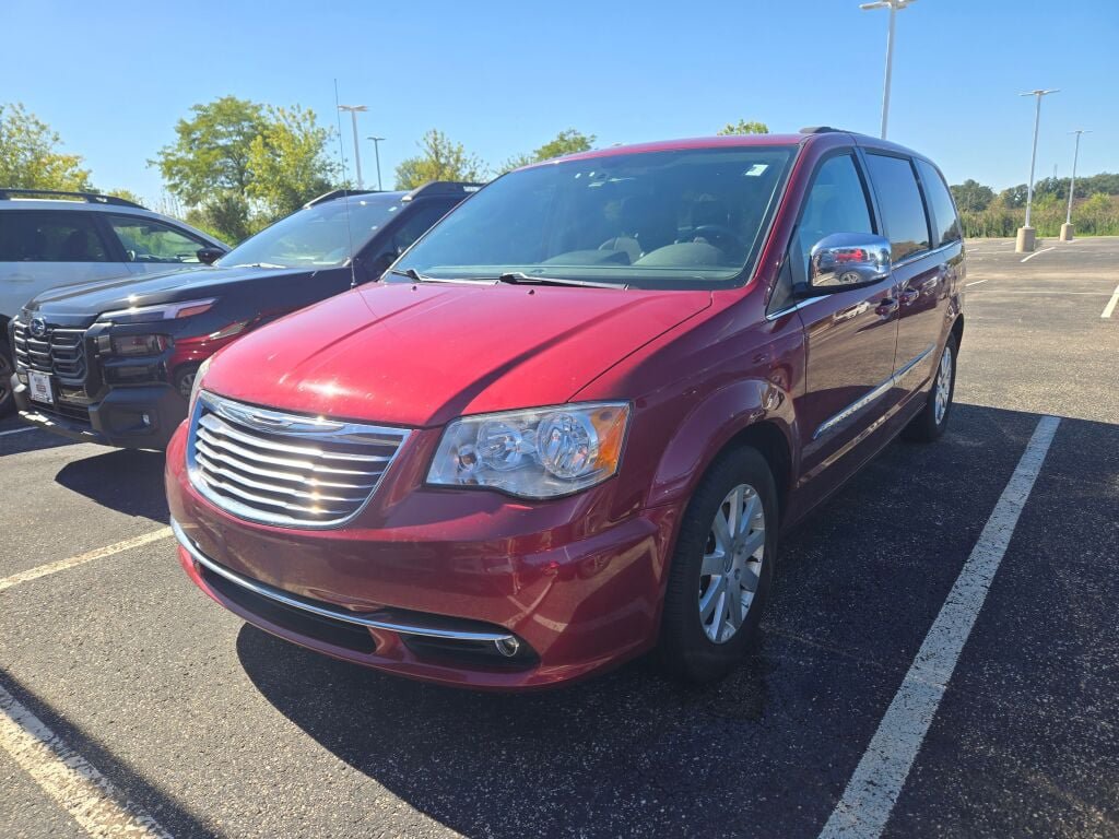 Used 2012 Chrysler Town & Country Touring-L w/ Entertainment Group #2 FWD image 2
