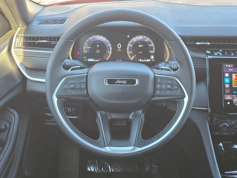 New 2025 Jeep Grand Cherokee Laredo X w/ Luxury Tech Group I image 8