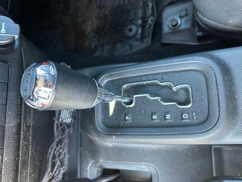 Used 2015 Jeep Wrangler Unlimited Sport w/ Quick Order Package 24S AWD/4WD image 19