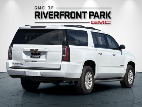 Used 2016 GMC Yukon XL SLT w/ Open Road Package AWD/4WD image 3