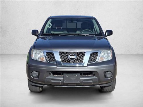 Used 2019 Nissan Frontier SV image 2