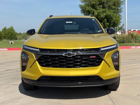 Certified 2024 Chevrolet Trax RS w/ Sunroof Package FWD image 2