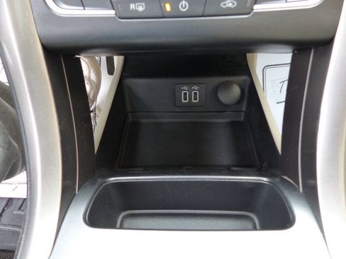 Used 2019 Ford Fusion SEL FWD image 37
