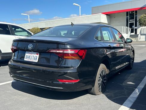 Used 2019 Volkswagen Jetta SE FWD image 3