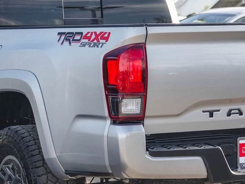 Used 2019 Toyota Tacoma TRD Sport image 7