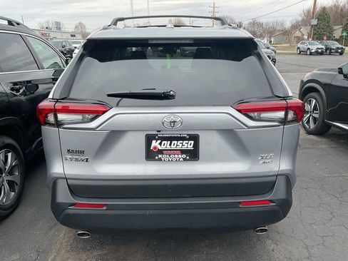 Used 2025 Toyota RAV4 XLE w/ Convenience Package image 5