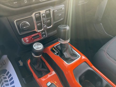 Used 2021 Jeep Gladiator Rubicon AWD/4WD image 36
