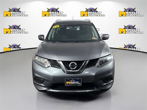 Used 2016 Nissan Rogue S image 2