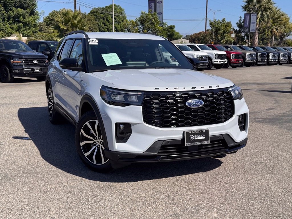 Used 2026 Ford Explorer ST-Line RWD image 2