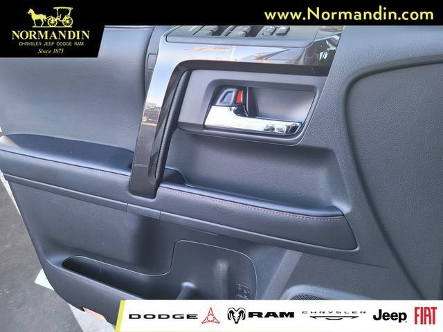 Used 2024 Toyota 4Runner TRD Off-Road Premium AWD/4WD image 15