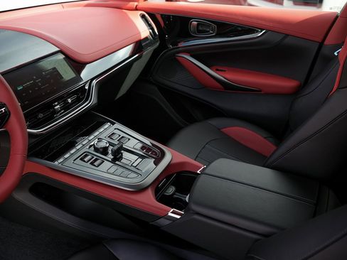 New 2026 Aston Martin DBX 707 image 13