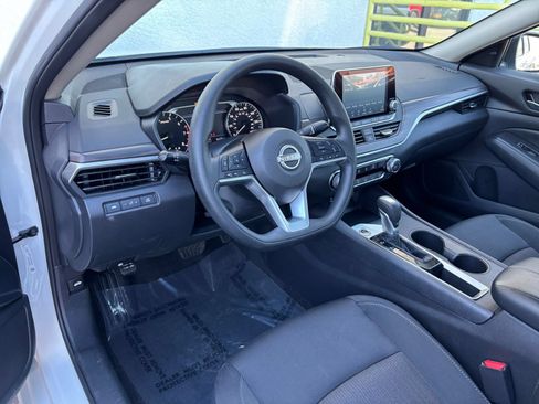 Used 2025 Nissan Altima 2.5 SV FWD image 34