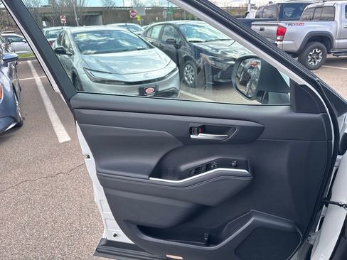 Used 2026 Toyota Highlander XLE image 34