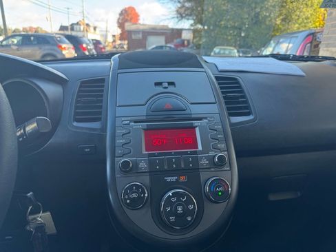 Used 2011 Kia Soul + w/ Audio Pkg image 28