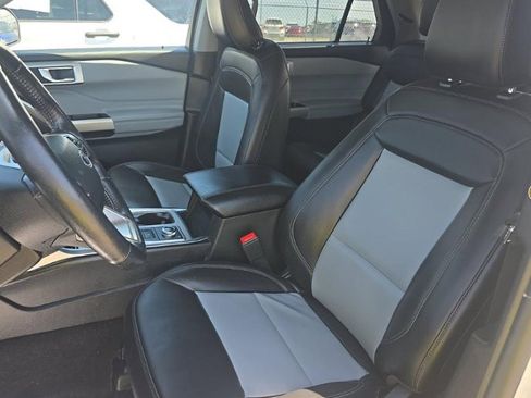 Used 2023 Ford Explorer XLT w/ Equipment Group 202A AWD/4WD image 4
