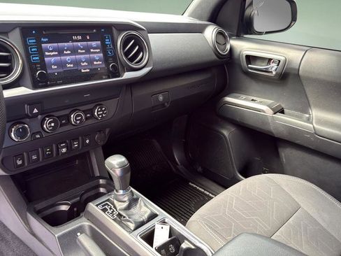 Used 2019 Toyota Tacoma TRD Off-Road w/ Technology Package image 22