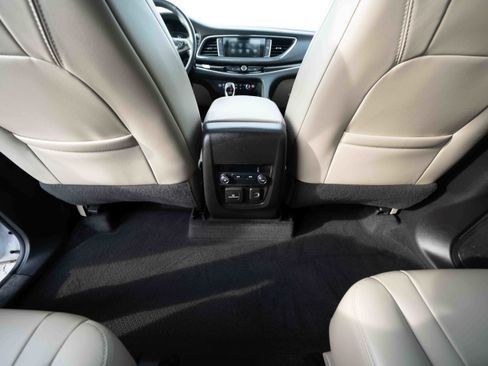 Used 2018 Buick Enclave Essence image 22