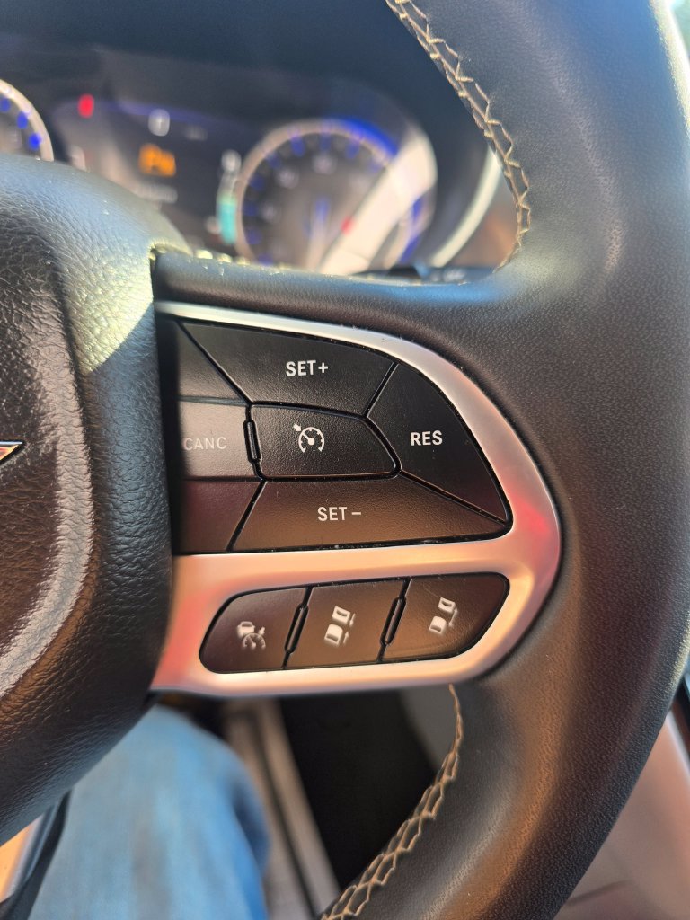 Used 2024 Chrysler Pacifica Touring-L FWD image 25