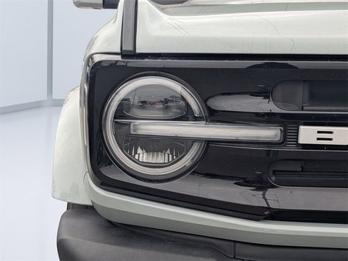 Used 2022 Ford Bronco Outer Banks image 10