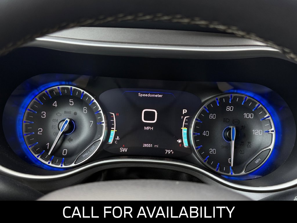 Used 2023 Chrysler Pacifica Touring-L FWD image 14