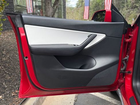 Used 2021 Tesla Model Y Long Range image 28