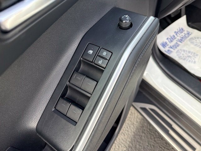 Used 2021 Toyota Highlander XLE AWD/4WD image 26