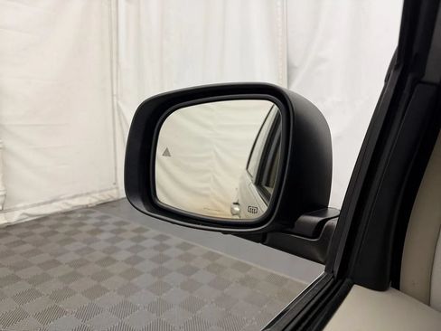 Used 2013 Chrysler Town & Country Touring-L w/ Driver Convenience Group FWD image 13