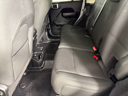 Used 2018 Jeep Wrangler Unlimited Sport S AWD/4WD image 19