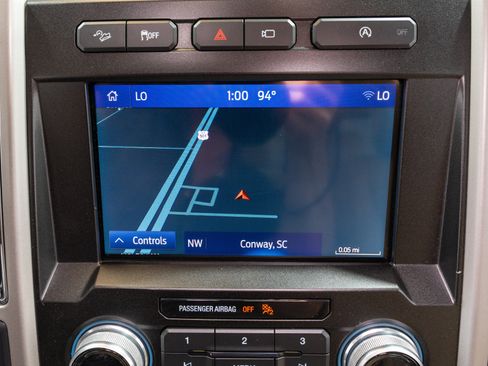 Used 2019 Ford F150 Lariat w/ Equipment Group 502A Luxury AWD/4WD image 20