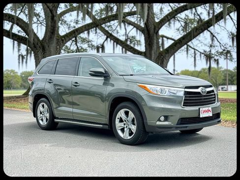 Used 2016 Toyota Highlander Limited Platinum FWD image 4