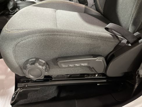 Used 2024 Jeep Gladiator Sport image 11