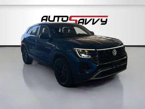Used 2024 Volkswagen Atlas Cross Sport SE w/ Panoramic Sunroof Package FWD image 1
