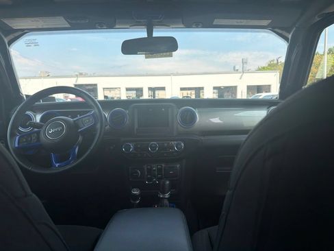 Used 2019 Jeep Wrangler Unlimited Sahara AWD/4WD image 18