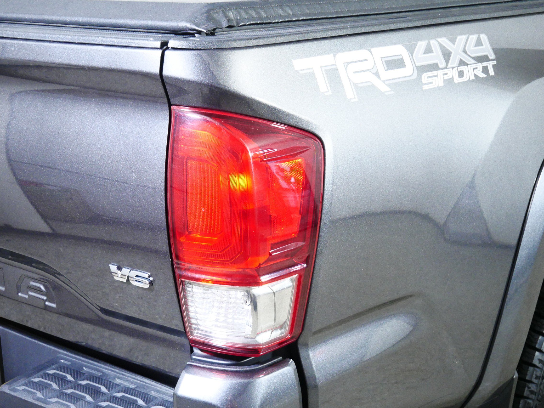 Used 2017 Toyota Tacoma TRD Sport w/ Tow Package (A/T) AWD/4WD image 17
