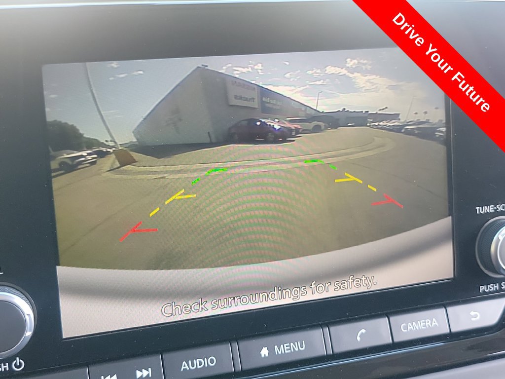 Used 2025 Nissan Pathfinder S FWD image 11