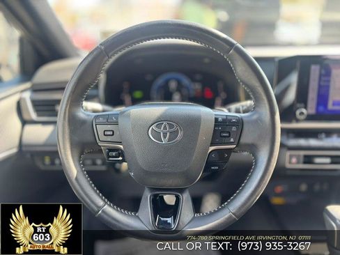 Used 2025 Toyota Camry SE FWD image 9
