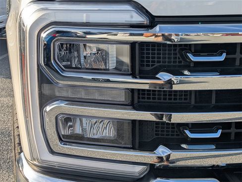 Used 2024 Ford F250 Lariat w/ Chrome Package image 9