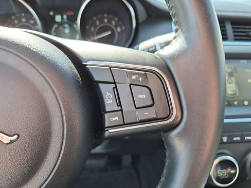 Used 2019 Jaguar E-PACE SE image 34