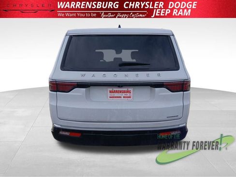 Used 2024 Jeep Wagoneer L Series II w/ Flexible Seating Group image 5