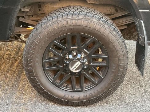 Used 2022 Ford F350 Lariat w/ Black Appearance Package image 8