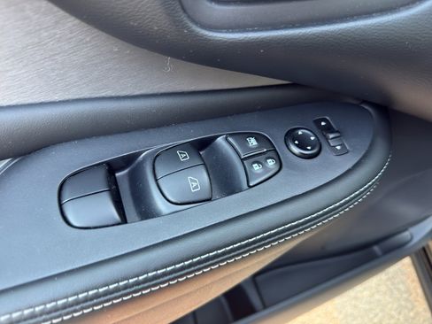 Used 2024 Nissan Murano SV w/ SV Midnight Edition Package AWD/4WD image 12