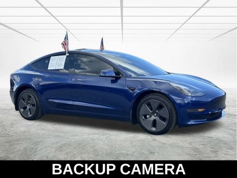 Used 2023 Tesla Model 3 Standard Range image 4