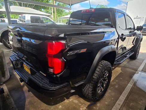 Certified 2025 Chevrolet Colorado ZR2 w/ Technology Package AWD/4WD image 8
