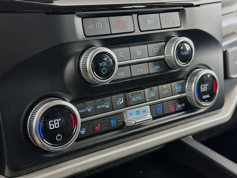 Used 2024 Ford Expedition Max XLT image 24