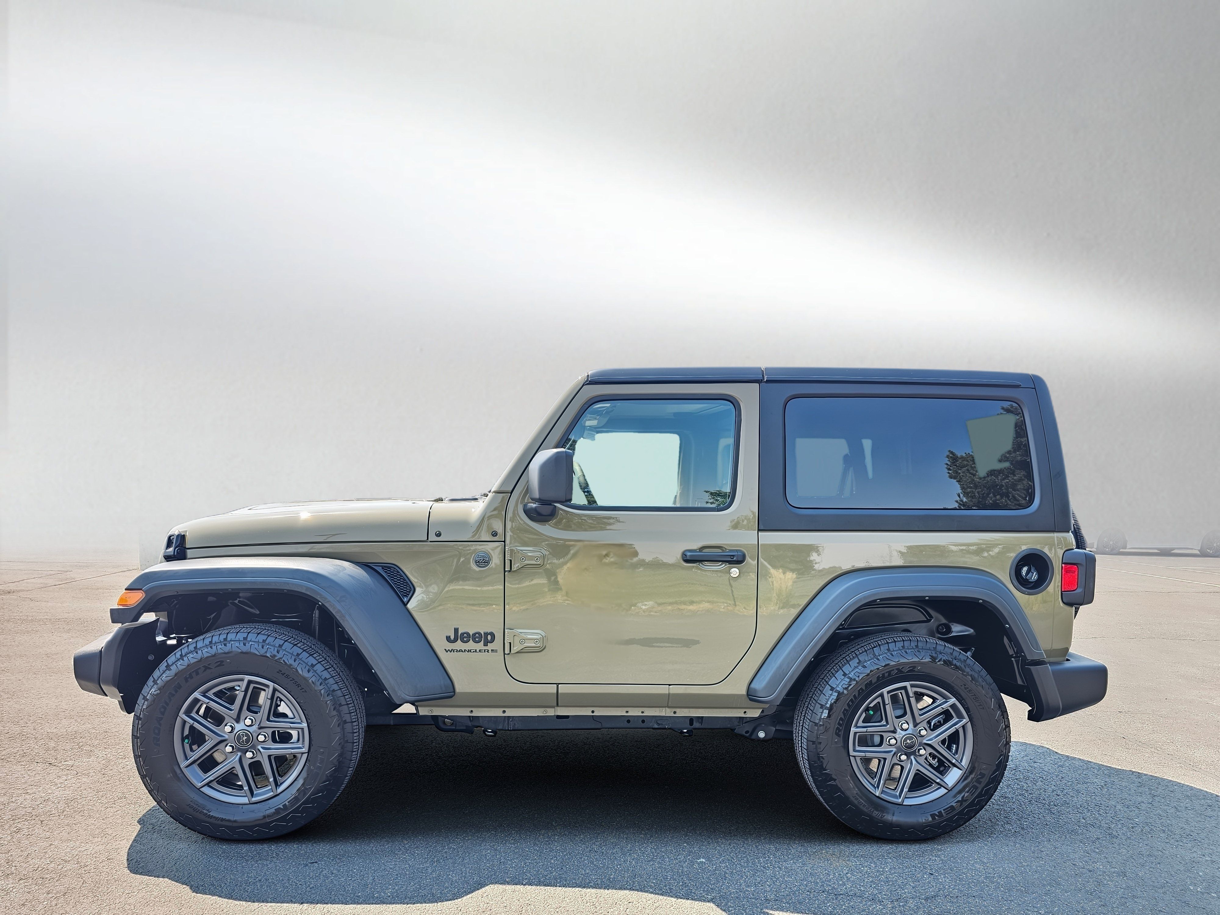 Used 2025 Jeep Wrangler Sport AWD/4WD image 2